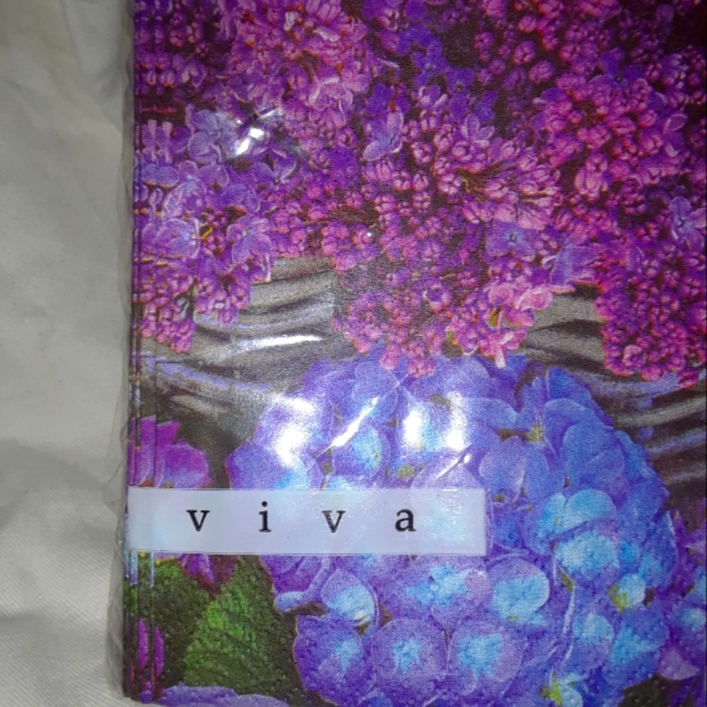 Gorgeous napkins by Viva. Packet of 40 new in packet. Vibrant colors